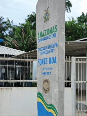 Policiais civis da 55ª Delegacia Interativa de Polícia (DIP) de Fonte Boa (a 678 quilômetros de Manaus), prenderam em flagrante, na quarta-feira (05), um homem, de 24 anos, por descumprimento de medidas protetivas contra seu avô, de 80 anos. A prisão foi realizada no bairro Átila Lins, naquele município.