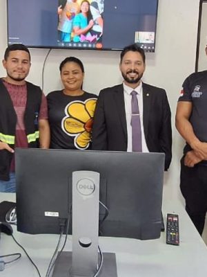 Na última semana, o Ministério Público do Estado do Amazonas (MPAM) liderou uma reunião extrajudicial, na sede da Promotoria de Justiça de Fonte Boa, com a presença dos conselheiros tutelares dos municípios de Fonte Boa e Barcelos. O objetivo do encontro foi promover a troca de experiências e alinhar estratégias práticas para garantir a efetivação dos direitos da criança e do adolescente, tanto nas rotinas diárias dos Conselhos Tutelares, como nas festividades que acontecem no mês de março em alusão ao aniversário de Fonte Boa.