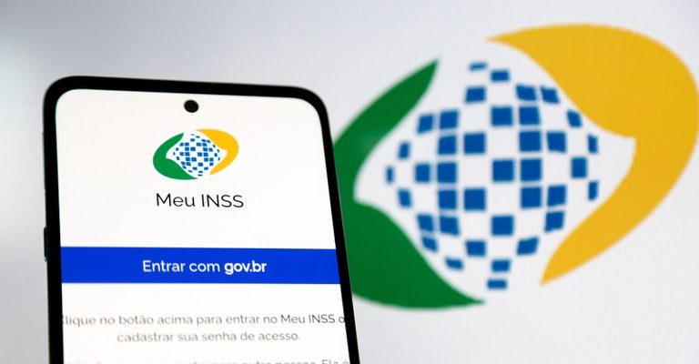 A partir do próximo dia 24, os cerca de 34,2 milhões de aposentados, pensionistas e beneficiários de auxílios pagos pelo INSS vão começar a receber...