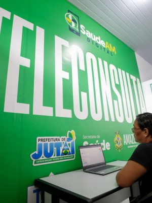 O governador Wilson Lima inaugurou, nesta quinta-feira (24/07), duas novas estruturas do programa Telessaúde, desta vez nos municípios de Jutaí e Fonte Boa, no interior do Amazonas. Com as novas unidades, o Governo do Estado alcança 24 municípios contemplados com estruturas completas para atendimento especializado a distância, por meio do Saúde AM Digital. A ação reforça a estratégia estadual de interiorização da saúde e de ampliação do acesso da população a serviços com tecnologia e qualidade.