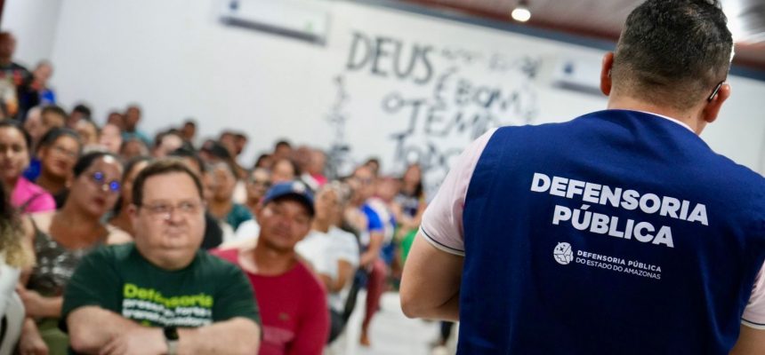 A Defensoria Pública do Estado do Amazonas (DPE-AM) realizou, entre os dias 15 e 18 de setembro, mais de 450 atendimentos gratuitos durante um mutirão jurídico no município de Fonte Boa, (distante 678 quilômetros de Manaus). A iniciativa teve como objetivo aproximar a instituição da população local, oferecendo serviços presenciais em áreas como registros públicos e família, especialmente para assistidos que enfrentam dificuldades de acesso ao atendimento virtual.